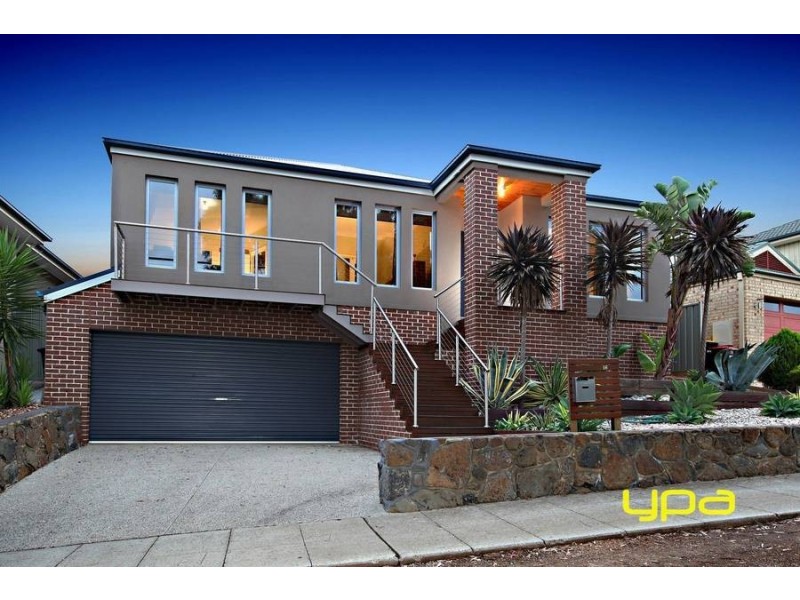 16 Woodruff Place, Caroline Springs VIC 3023