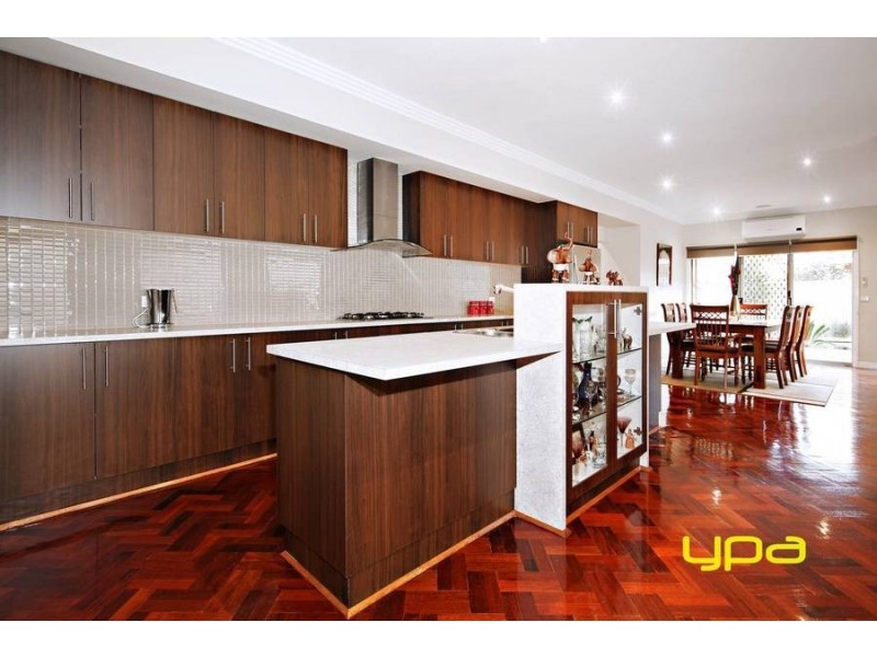 16 Woodruff Place, Caroline Springs VIC 3023