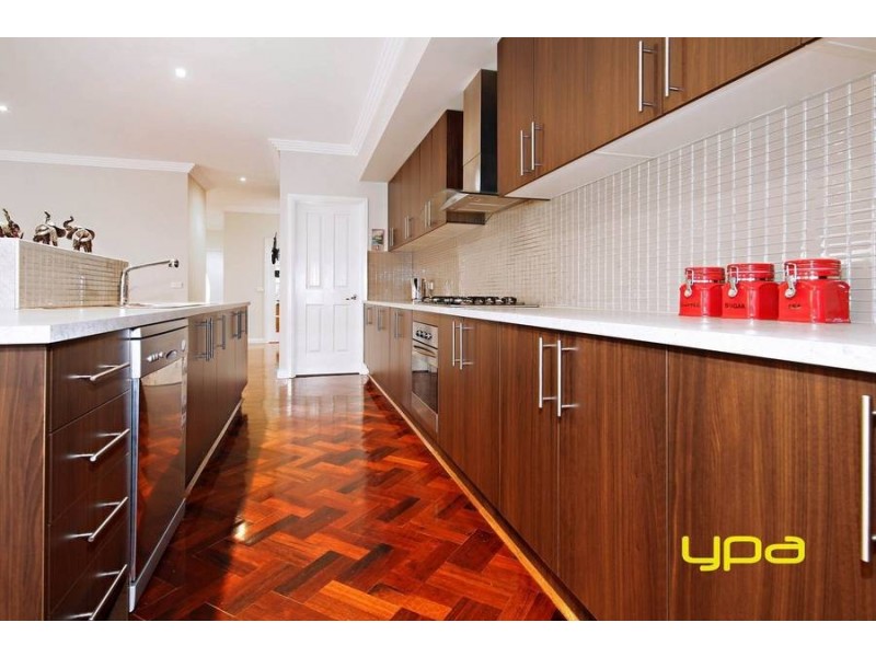 16 Woodruff Place, Caroline Springs VIC 3023