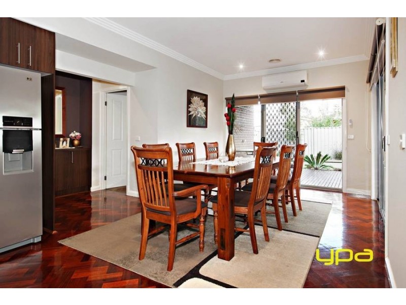 16 Woodruff Place, Caroline Springs VIC 3023