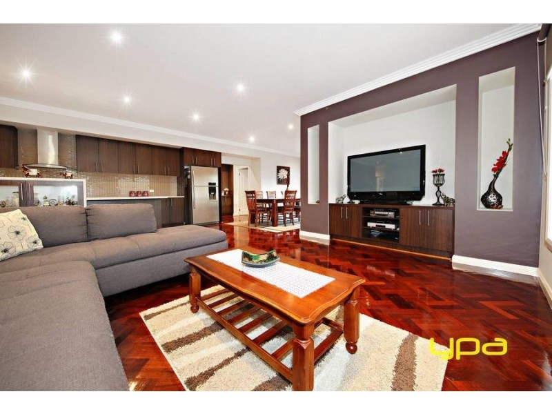 16 Woodruff Place, Caroline Springs VIC 3023