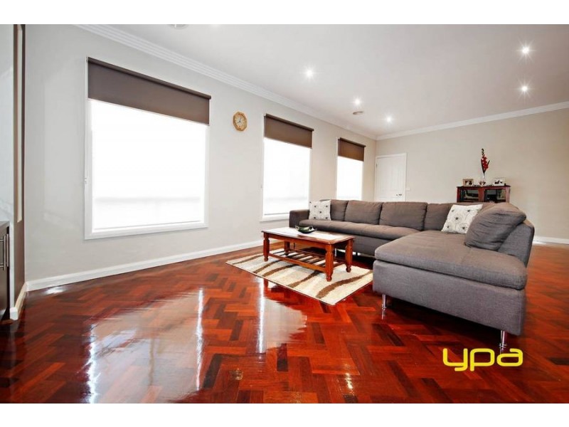 16 Woodruff Place, Caroline Springs VIC 3023