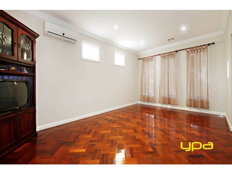 16 Woodruff Place, Caroline Springs VIC 3023