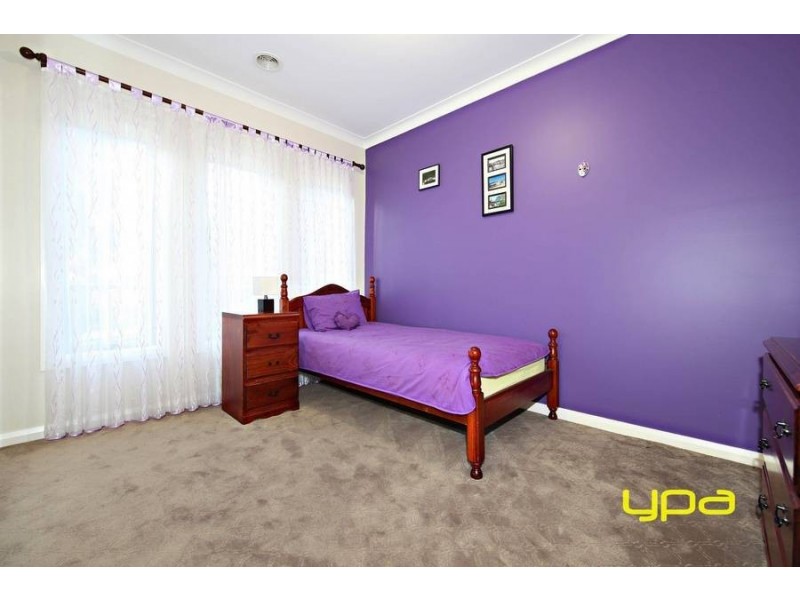 16 Woodruff Place, Caroline Springs VIC 3023