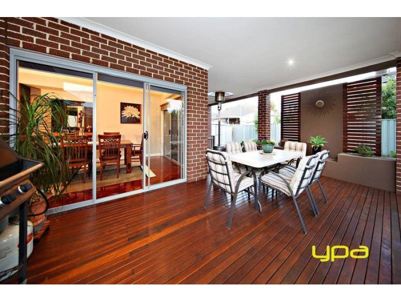16 Woodruff Place, Caroline Springs VIC 3023