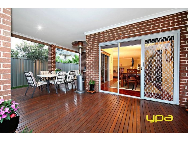 16 Woodruff Place, Caroline Springs VIC 3023