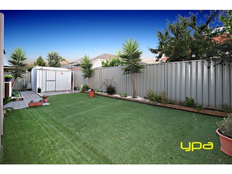 16 Woodruff Place, Caroline Springs VIC 3023