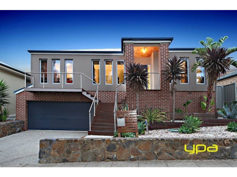 16 Woodruff Place, Caroline Springs VIC 3023