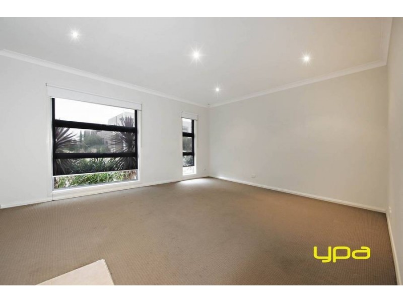 35 The Esplanade, Caroline Springs VIC 3023