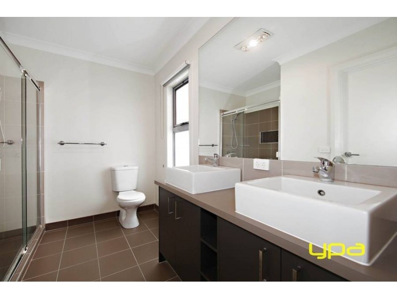 35 The Esplanade, Caroline Springs VIC 3023