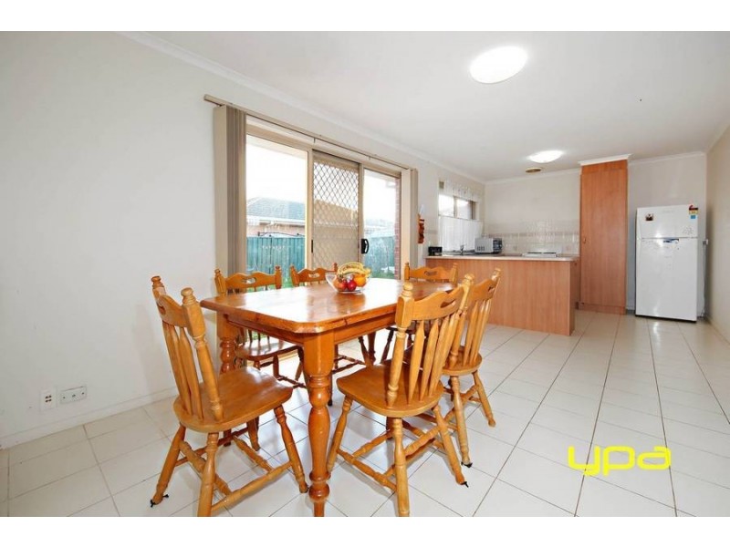 4 Perkins Grove, Burnside VIC 3023