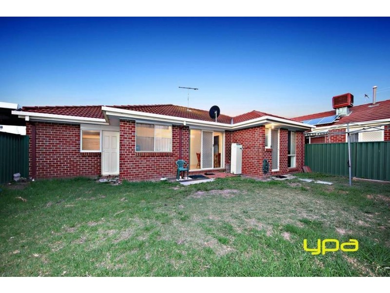 4 Perkins Grove, Burnside VIC 3023