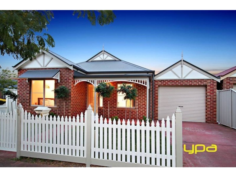 18 Dunstall Gardens, Caroline Springs VIC 3023