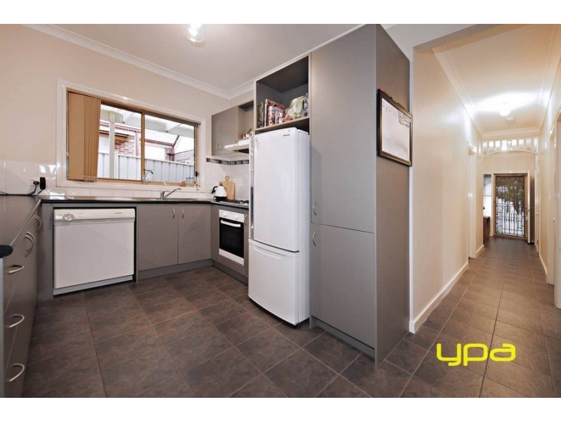 18 Dunstall Gardens, Caroline Springs VIC 3023