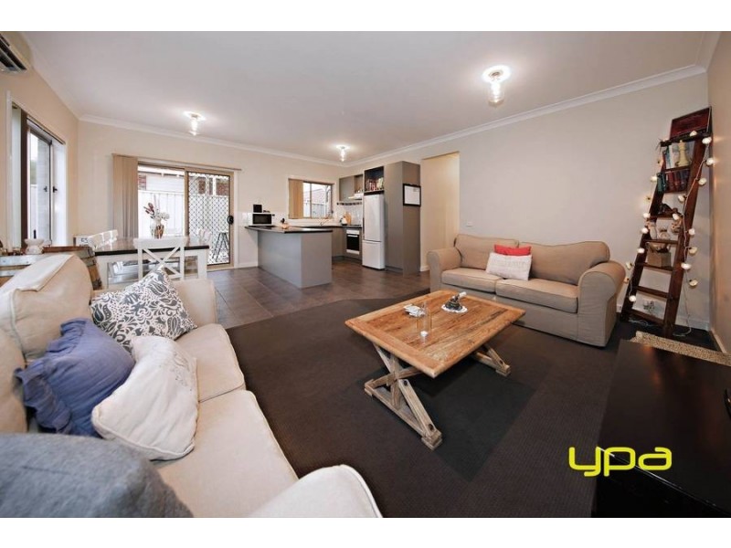 18 Dunstall Gardens, Caroline Springs VIC 3023