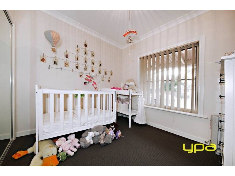 18 Dunstall Gardens, Caroline Springs VIC 3023