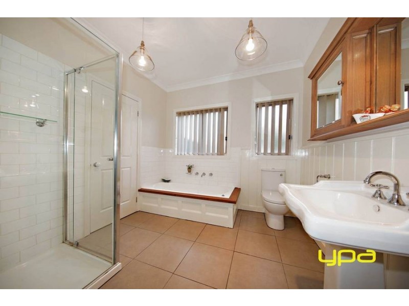 18 Dunstall Gardens, Caroline Springs VIC 3023