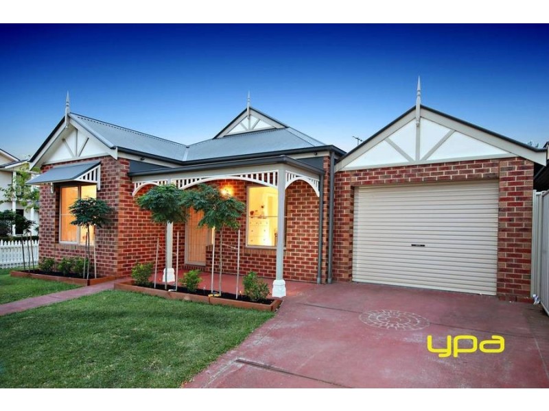 18 Dunstall Gardens, Caroline Springs VIC 3023