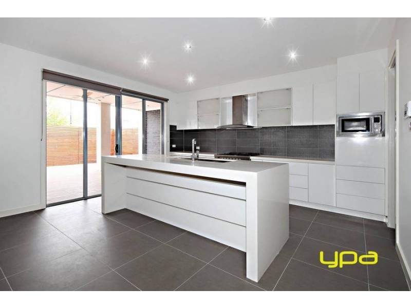 26 Monckton Place, Caroline Springs VIC 3023