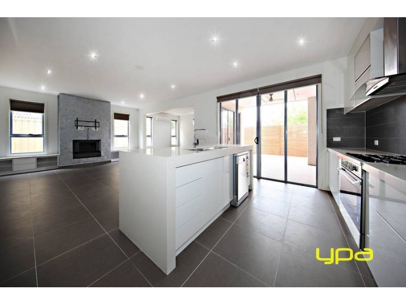 26 Monckton Place, Caroline Springs VIC 3023