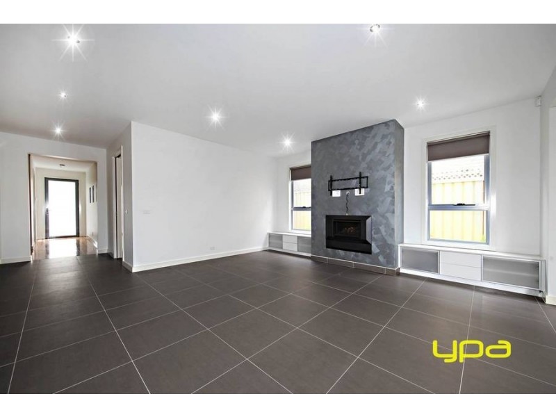 26 Monckton Place, Caroline Springs VIC 3023