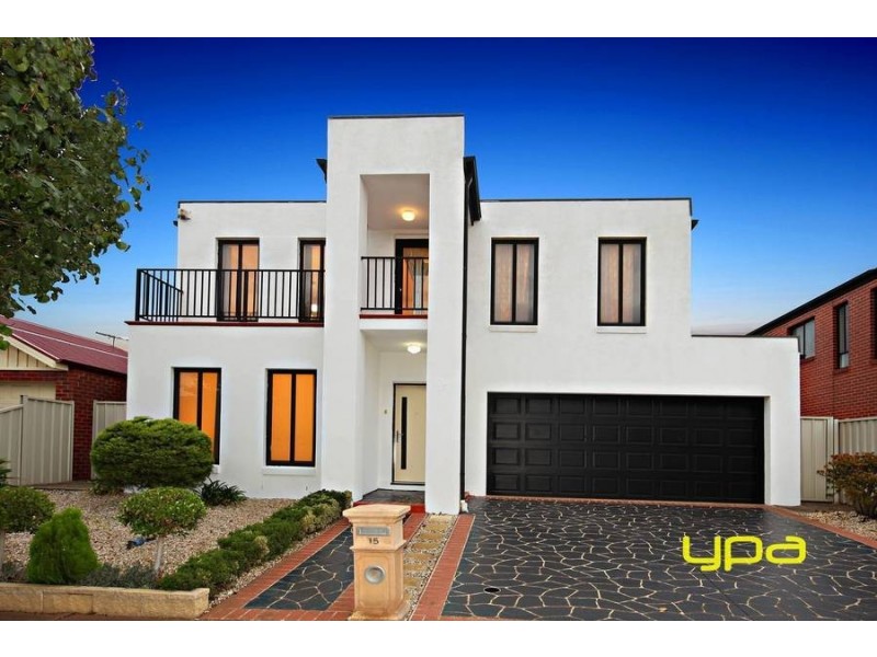 15 Barlow Close, Caroline Springs VIC 3023