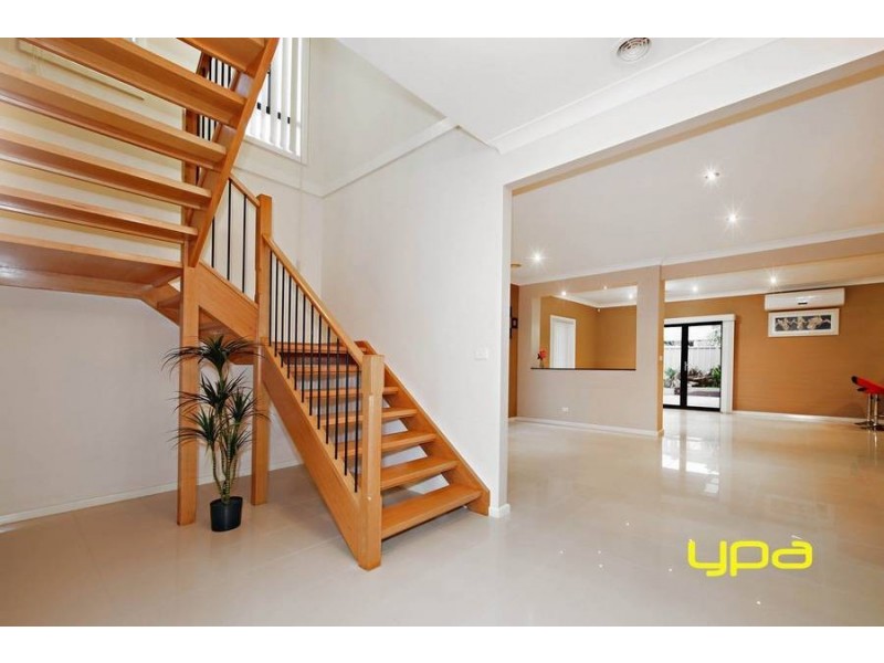 15 Barlow Close, Caroline Springs VIC 3023