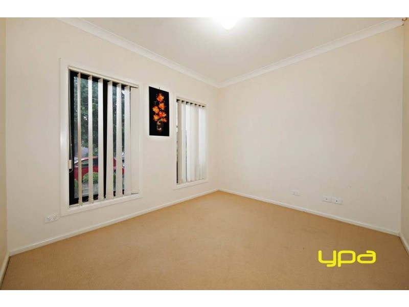 15 Barlow Close, Caroline Springs VIC 3023