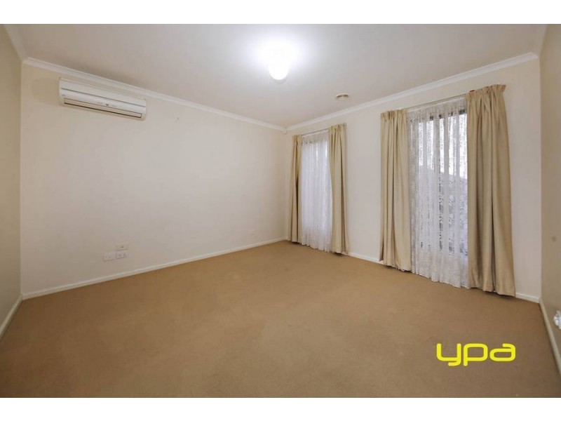 15 Barlow Close, Caroline Springs VIC 3023