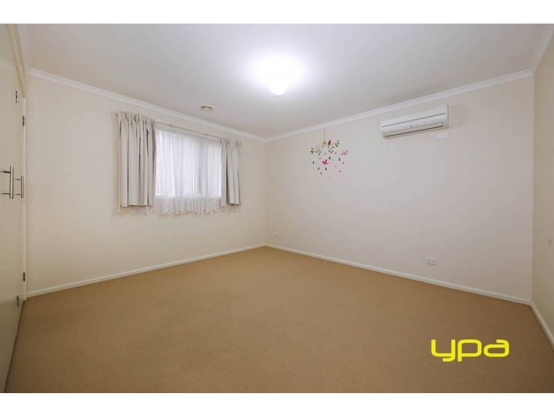 15 Barlow Close, Caroline Springs VIC 3023