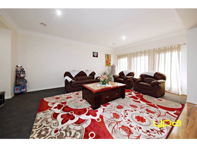 4 Briar Valley Rise, Caroline Springs VIC 3023