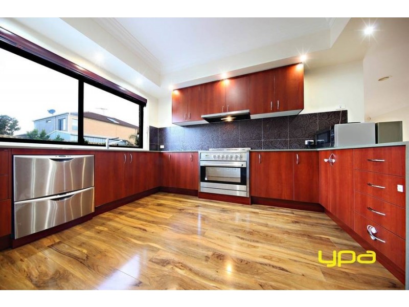 4 Briar Valley Rise, Caroline Springs VIC 3023