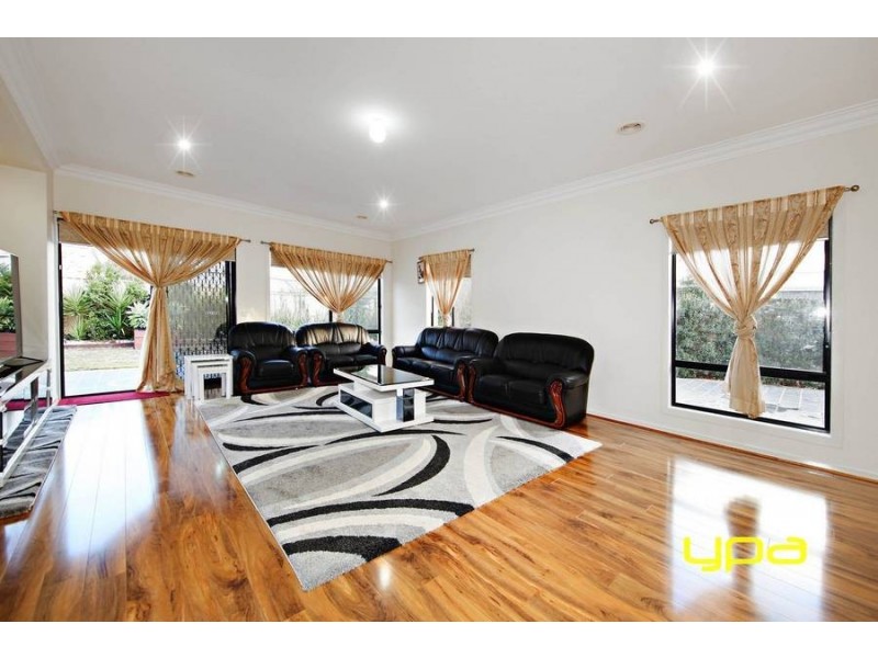 4 Briar Valley Rise, Caroline Springs VIC 3023