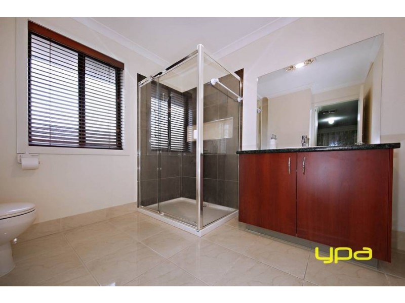 4 Briar Valley Rise, Caroline Springs VIC 3023