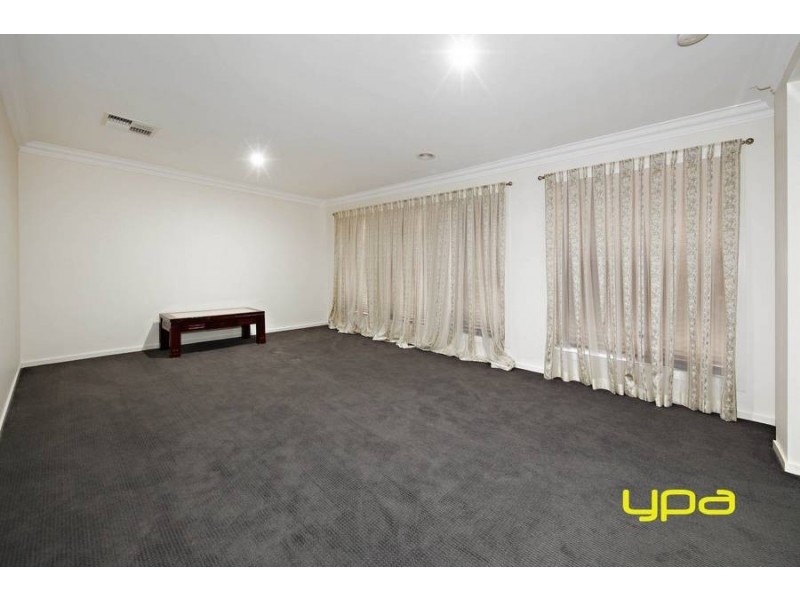 4 Briar Valley Rise, Caroline Springs VIC 3023