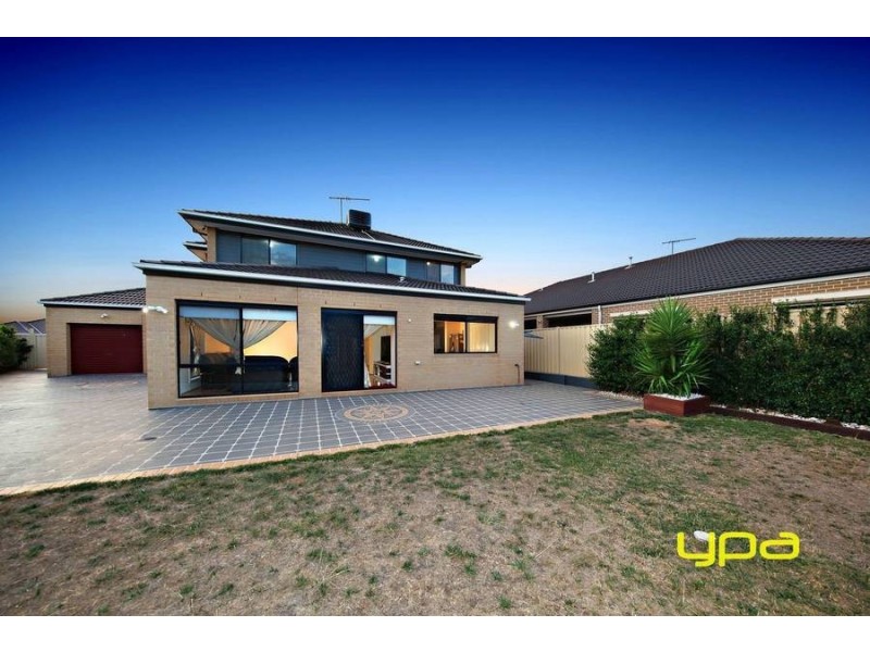 4 Briar Valley Rise, Caroline Springs VIC 3023
