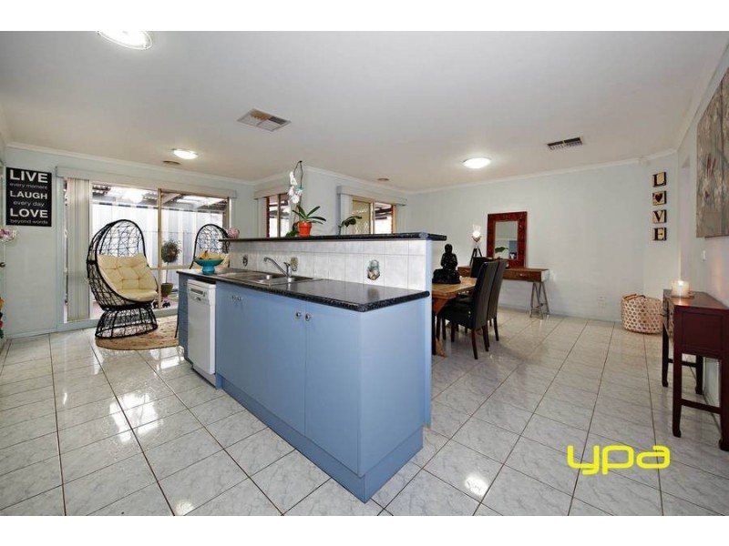 6 Belair Court, Caroline Springs VIC 3023