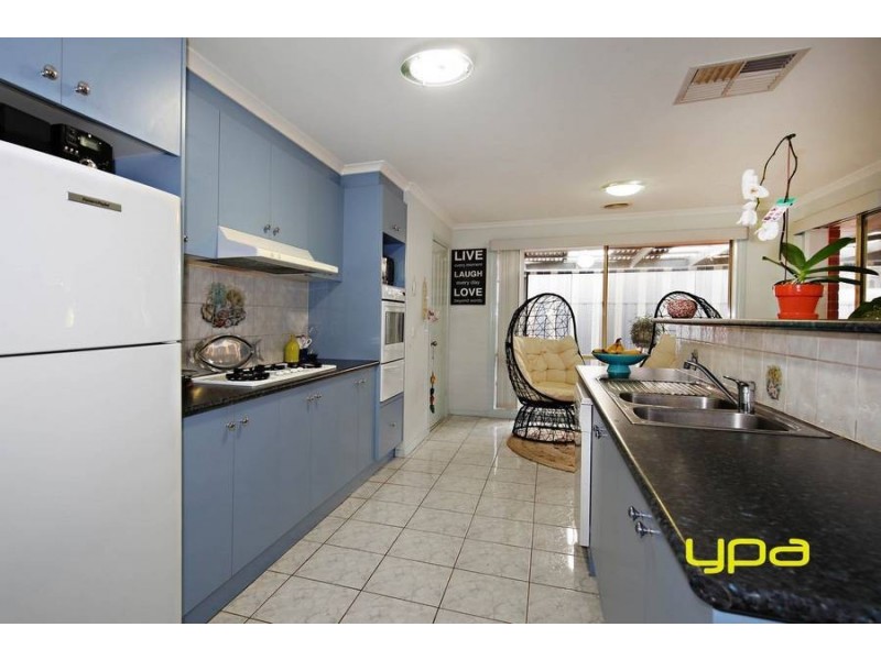 6 Belair Court, Caroline Springs VIC 3023