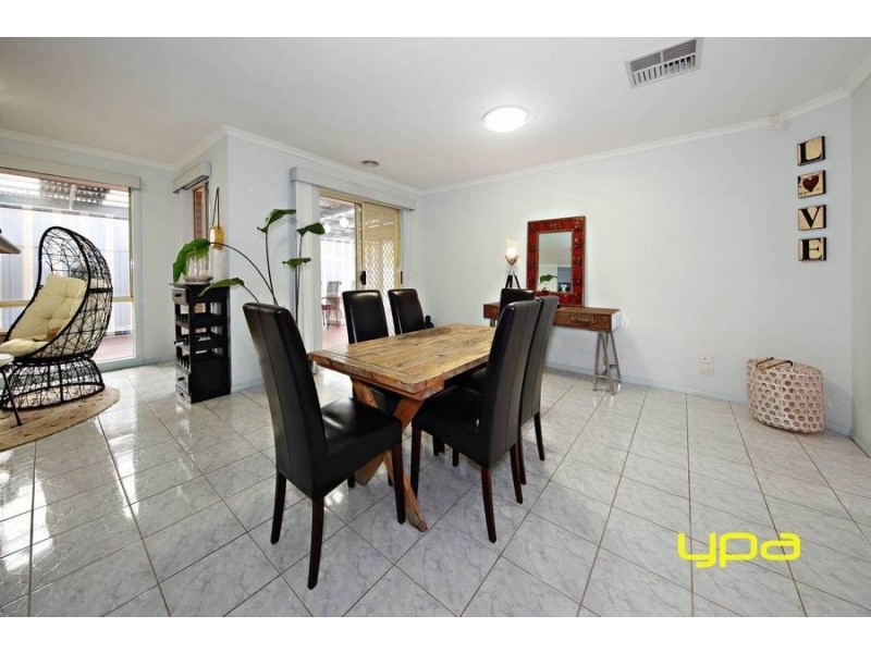 6 Belair Court, Caroline Springs VIC 3023