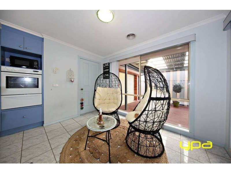 6 Belair Court, Caroline Springs VIC 3023