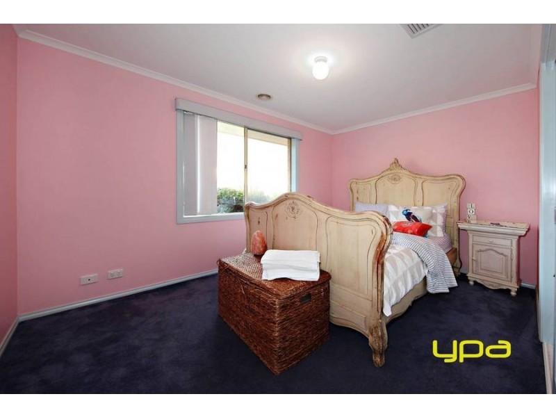 6 Belair Court, Caroline Springs VIC 3023