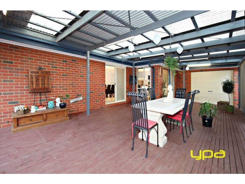 6 Belair Court, Caroline Springs VIC 3023