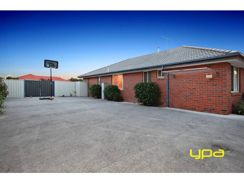 6 Belair Court, Caroline Springs VIC 3023