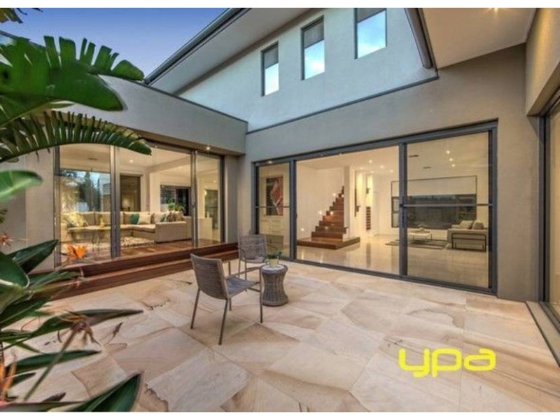 14 Coliban Gardens, Caroline Springs VIC 3023