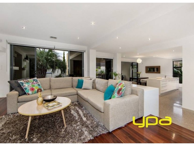 14 Coliban Gardens, Caroline Springs VIC 3023