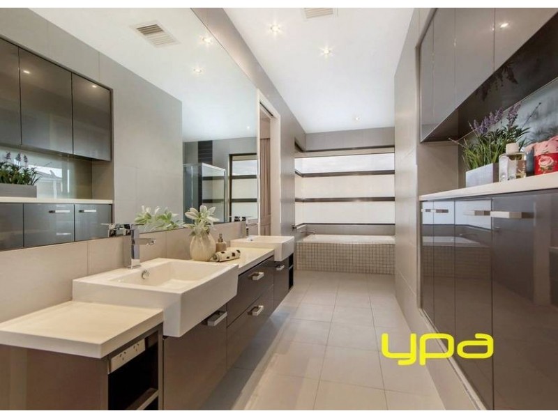 14 Coliban Gardens, Caroline Springs VIC 3023