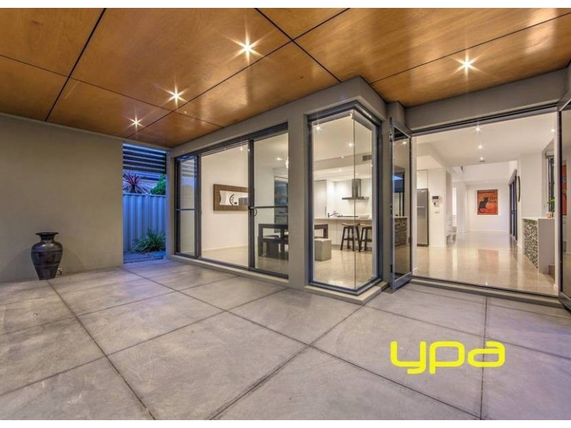 14 Coliban Gardens, Caroline Springs VIC 3023