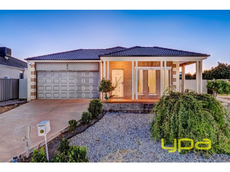 13 Darleith Terrace, Caroline Springs VIC 3023