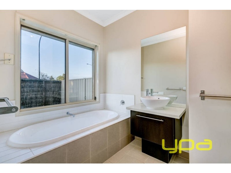 13 Darleith Terrace, Caroline Springs VIC 3023