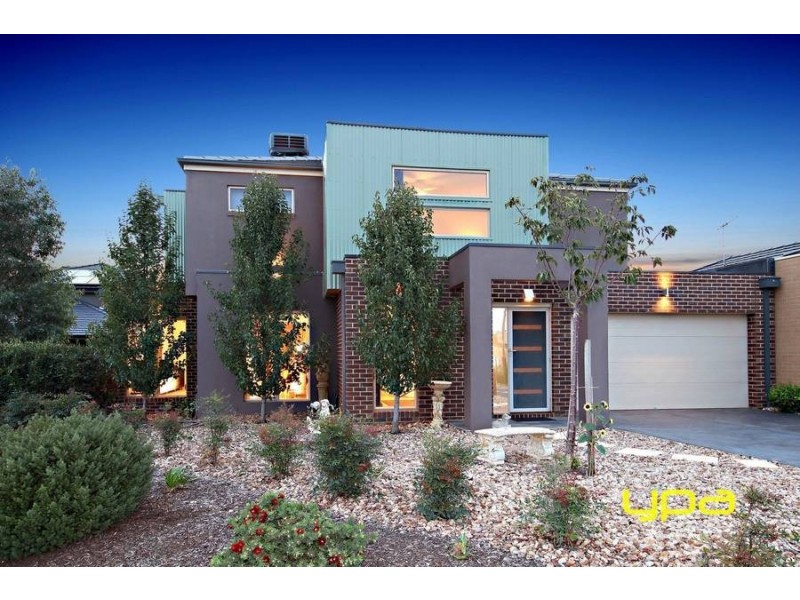 1/40 McCubbin Way, Caroline Springs VIC 3023